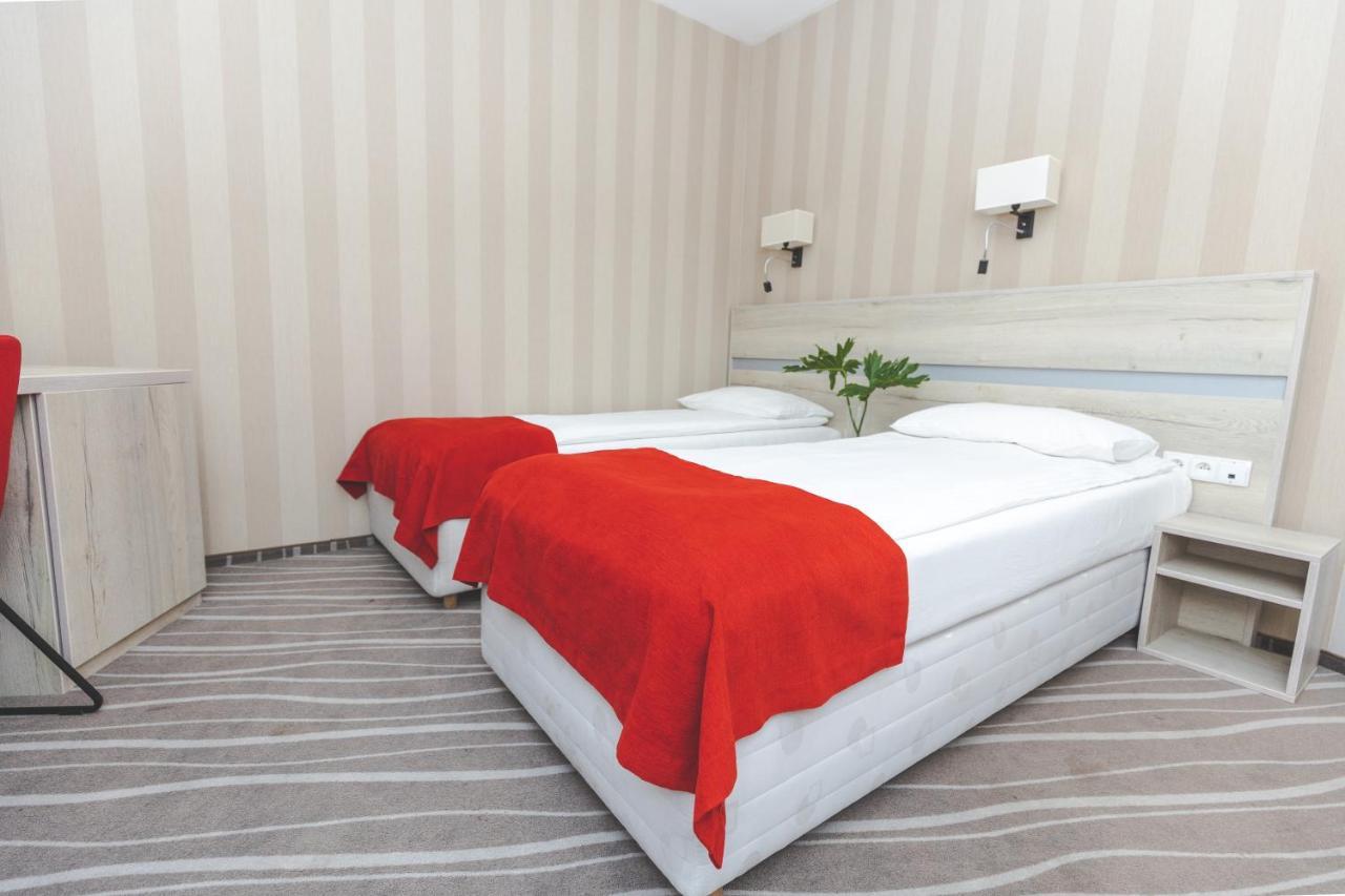 Hotel Akwawit Leszno  Exteriör bild