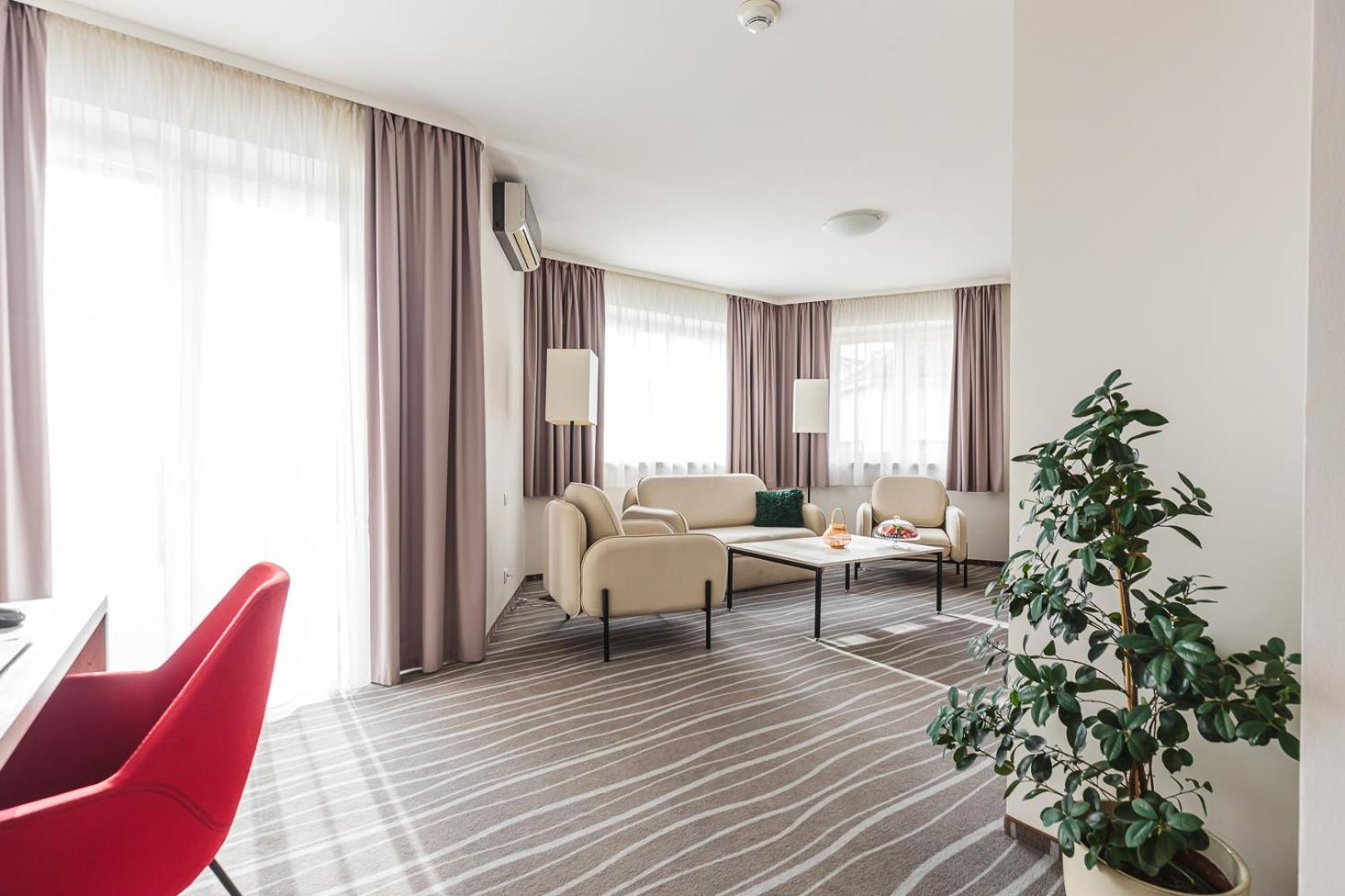 Hotel Akwawit Leszno  Exteriör bild