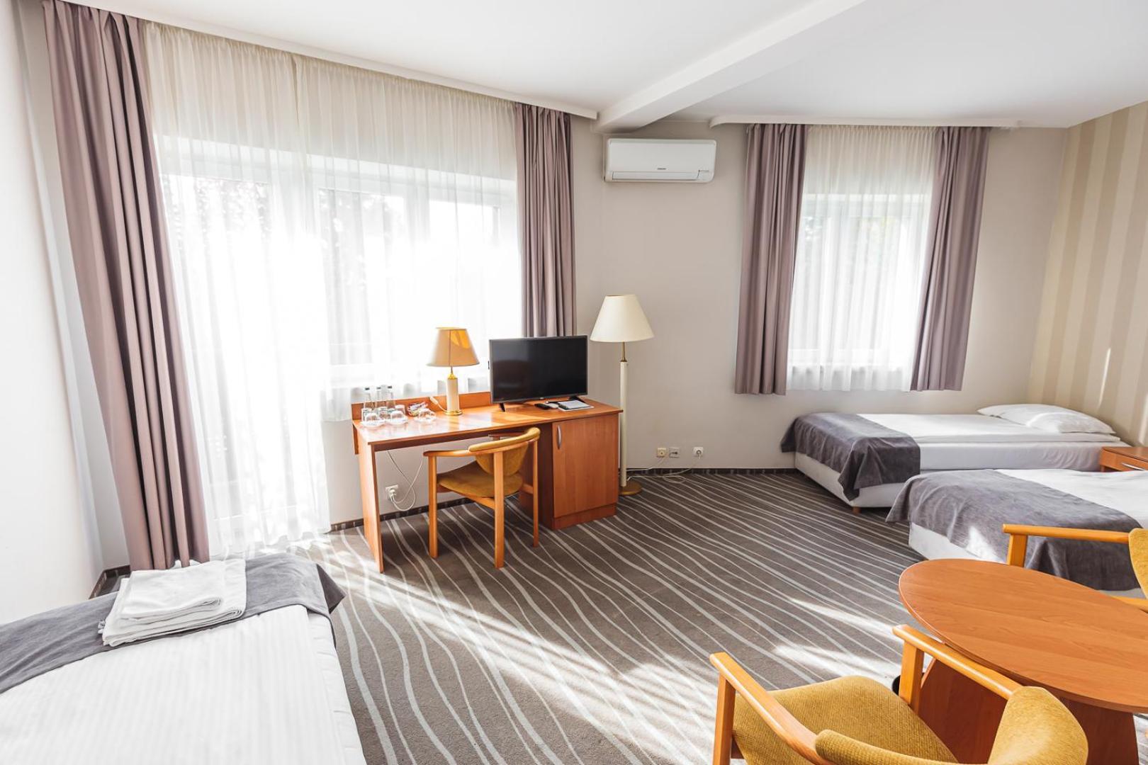 Hotel Akwawit Leszno  Exteriör bild