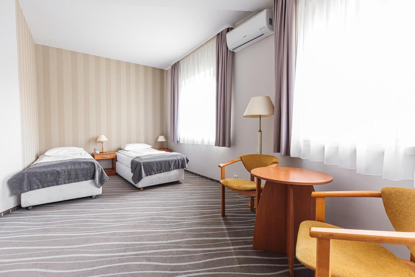 Hotel Akwawit Leszno  Exteriör bild