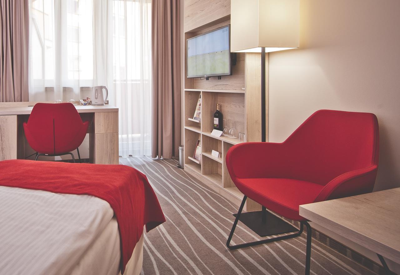 Hotel Akwawit Leszno  Exteriör bild