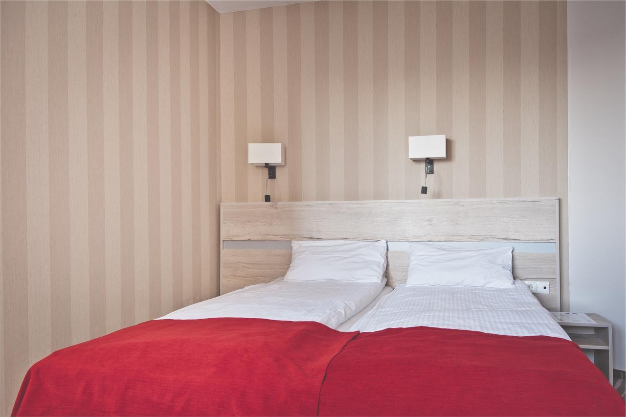 Hotel Akwawit Leszno  Exteriör bild