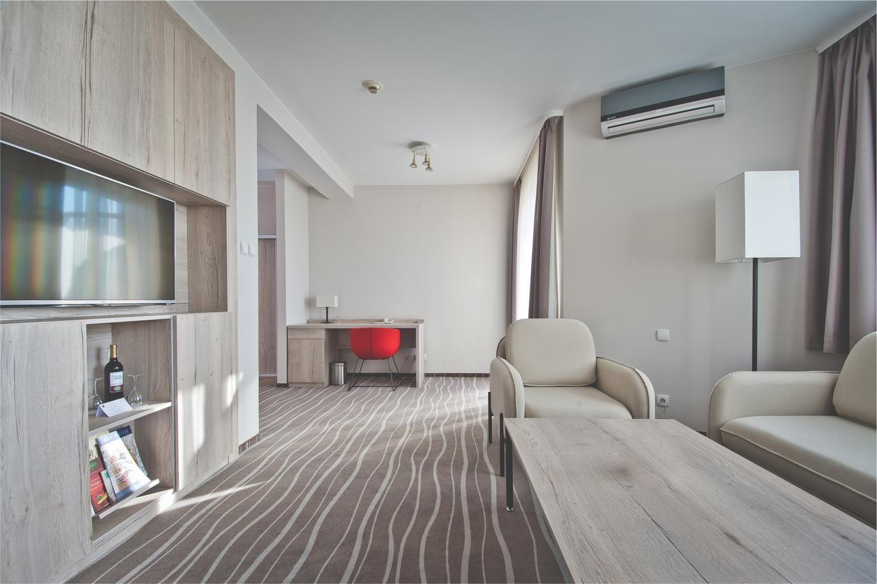 Hotel Akwawit Leszno  Exteriör bild