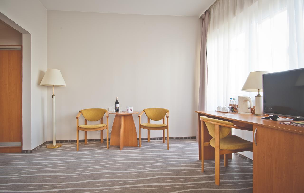 Hotel Akwawit Leszno  Exteriör bild